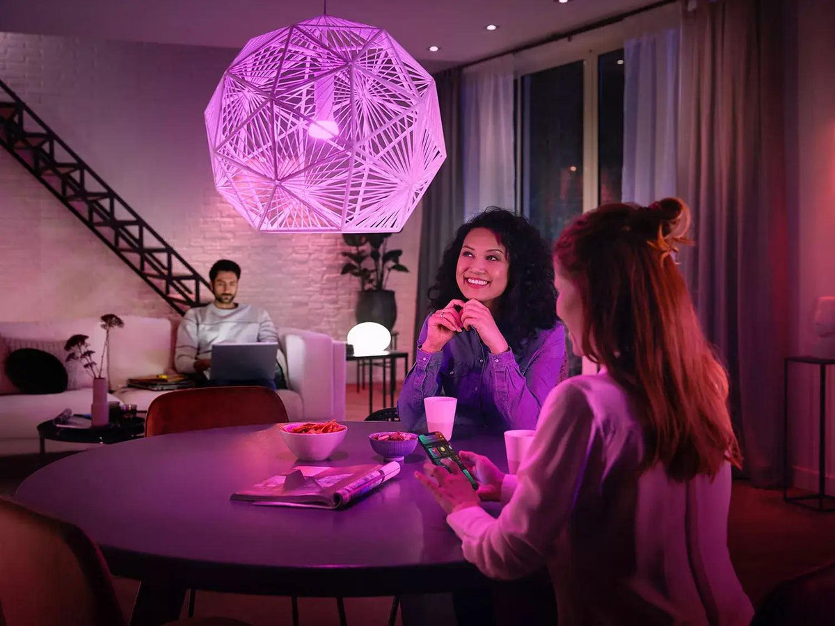 Philips Hue White and Color ambiance E27 aloituspakkaus